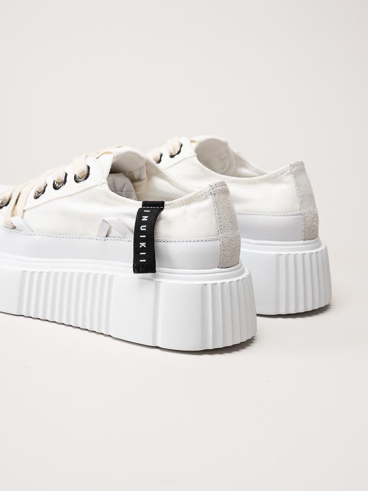 Inuikii - Matilda Canvas Low - Vita sneakers med platåsula
