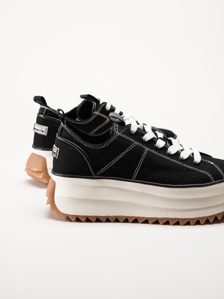 Tamaris - Svarta platåsneakers i canvas