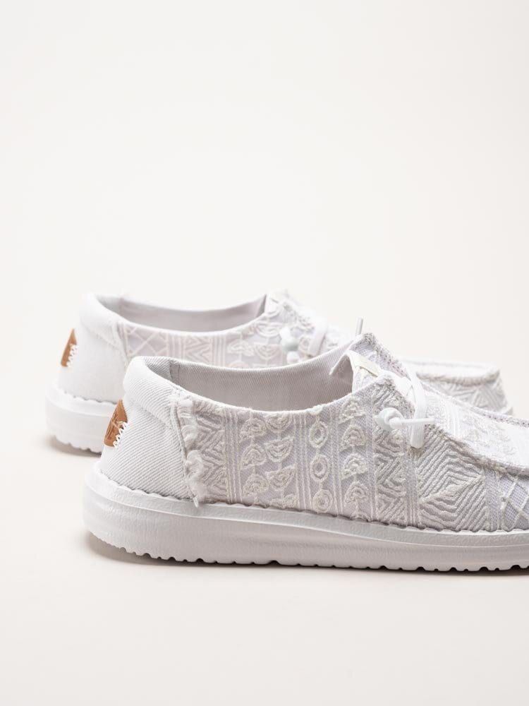 Hey Dude - Wendy Crochet Lace - Vita tygskor med virkade spetsdetaljer