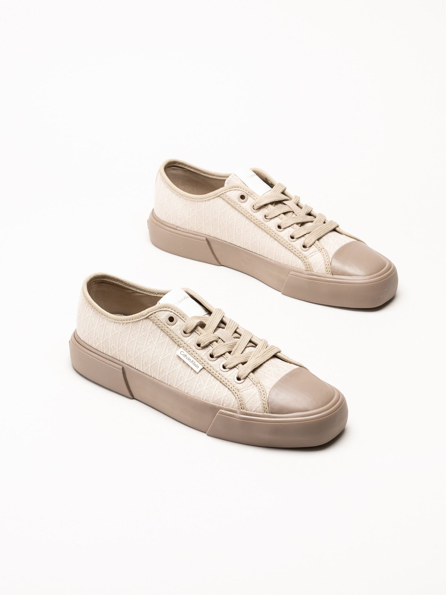 Calvin Klein - Vulc Low Laceup Aop - Beige sneakers i canvas