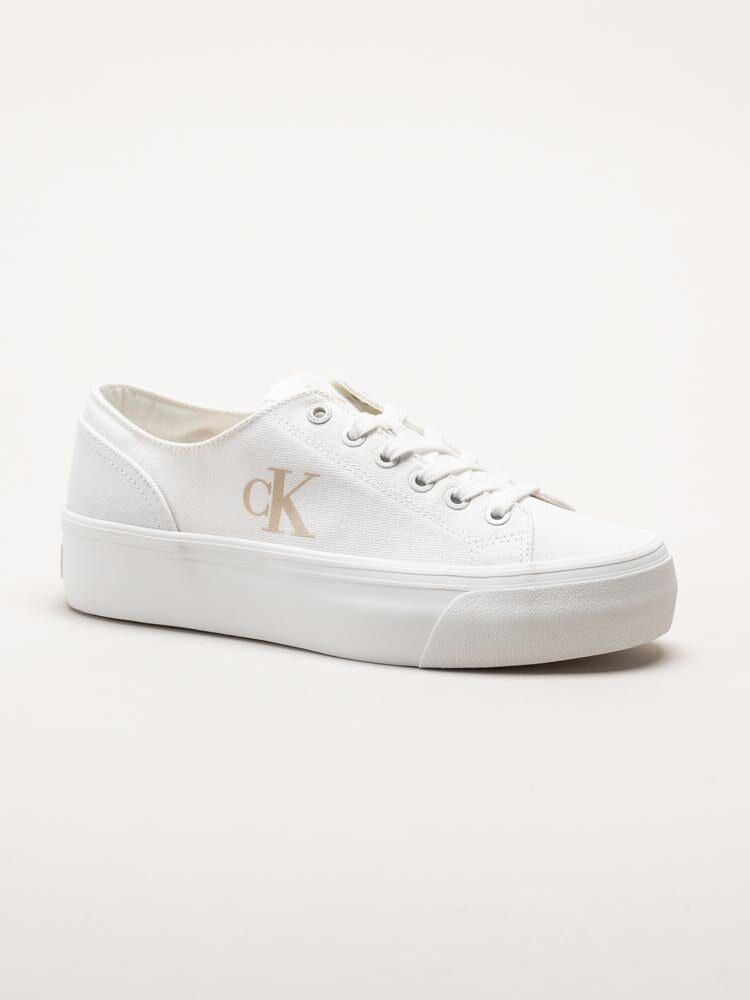 Calvin Klein - Vulc Flatform Low CV Mg - Vita platåsneakers i textil