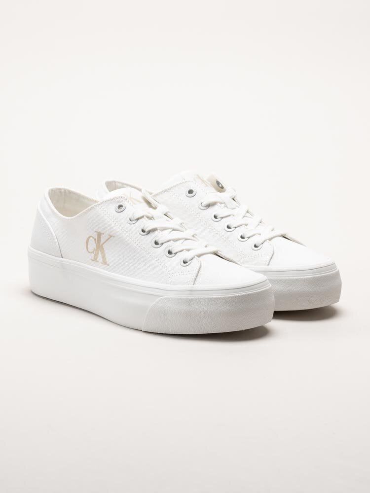 Calvin Klein - Vulc Flatform Low CV Mg - Vita platåsneakers i textil
