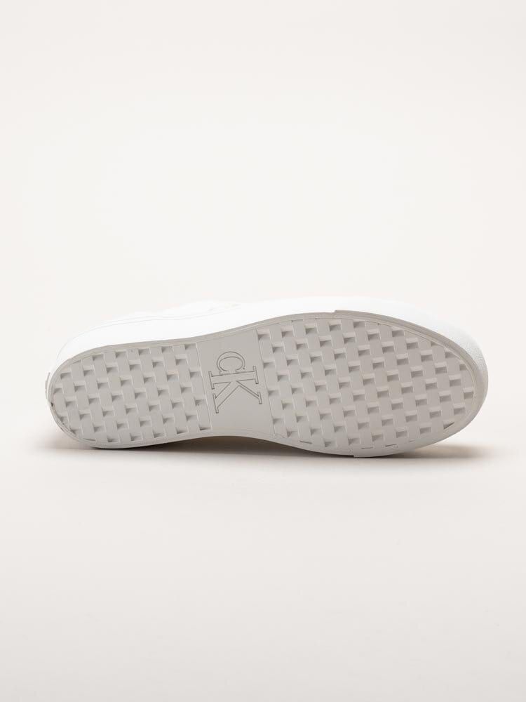 Calvin Klein - Vulc Flatform Low CV Mg - Vita platåsneakers i textil
