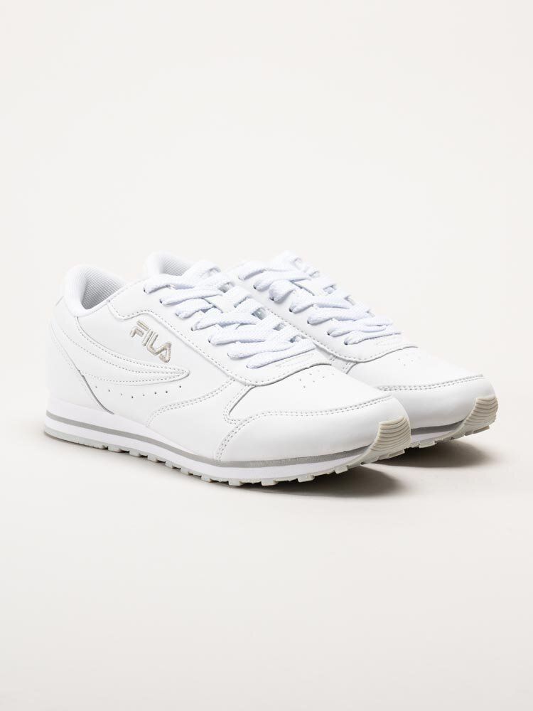 FILA - Orbit Teens - Vita retrosneakers i skinnimitation