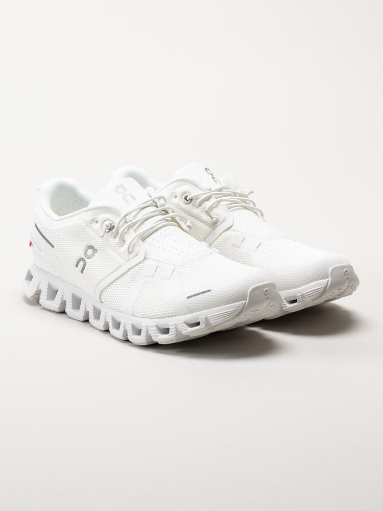 On - Cloud 5 - Vita sportiga sneakers i textil
