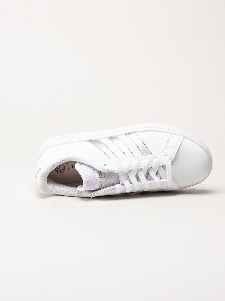 Adidas - Grand Court Base 2.0 - Vita sneakers i skinnimitation