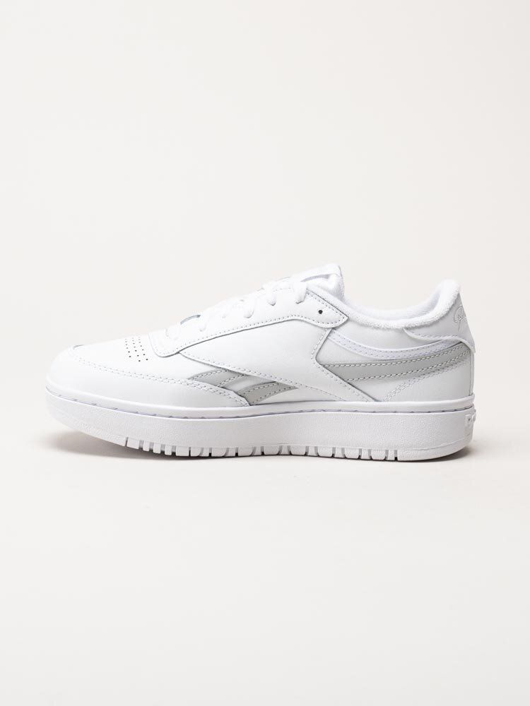 Reebok - Club C Double Reveng - Vita sneakers i skinn och och skinnimitation