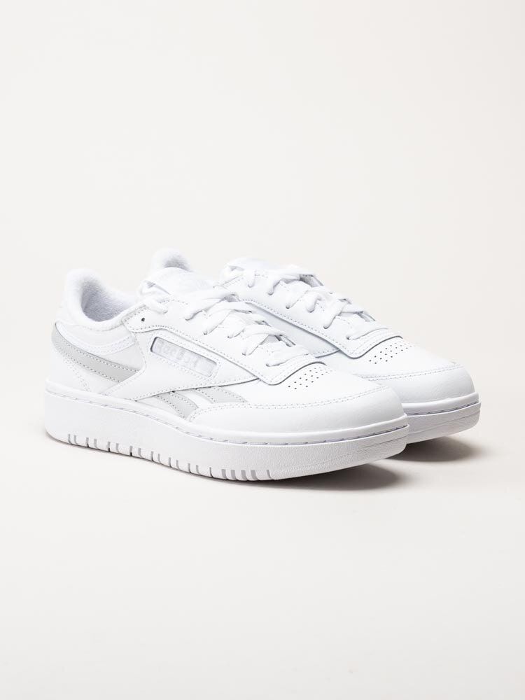 Reebok - Club C Double Reveng - Vita sneakers i skinn och och skinnimitation