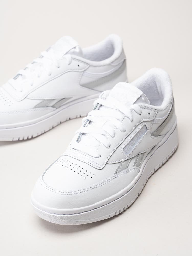 Reebok - Club C Double Reveng - Vita sneakers i skinn och och skinnimitation