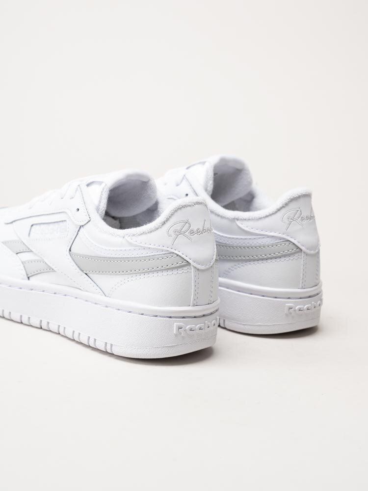 Reebok - Club C Double Reveng - Vita sneakers i skinn och och skinnimitation