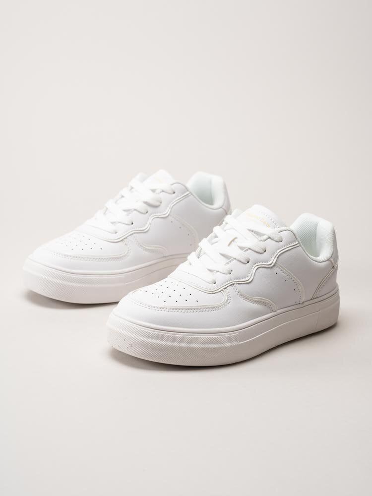 Rugged Gear - Vita sneakers i skinnimitation