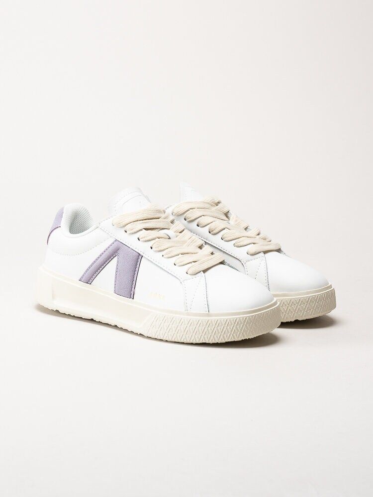 ARKK Copenhagen - Essence - Vita skinnsneakers med mockadetaljer