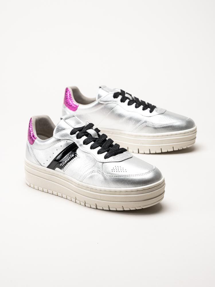 Tamaris - Silverfärgade platåsneakers i skinn