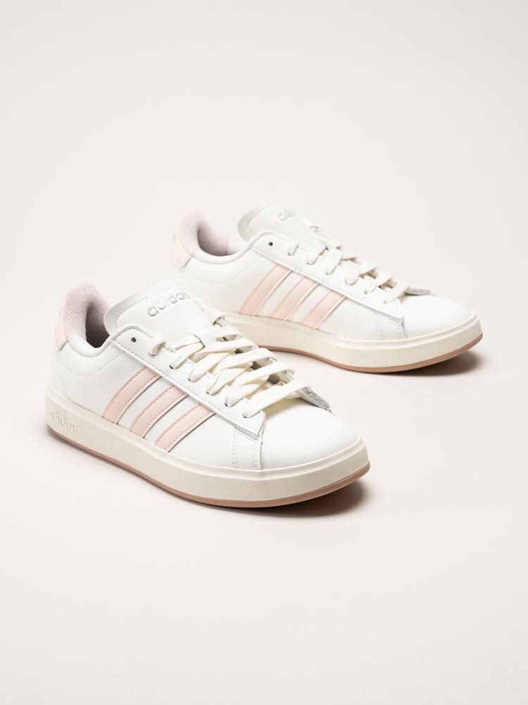 Adidas - Grand Court 2.0 - Vita sneakers i skinnimitation