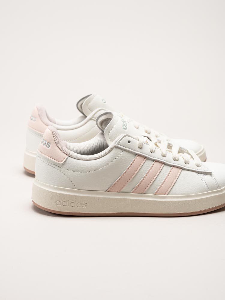 Adidas - Grand Court 2.0 - Vita sneakers i skinnimitation