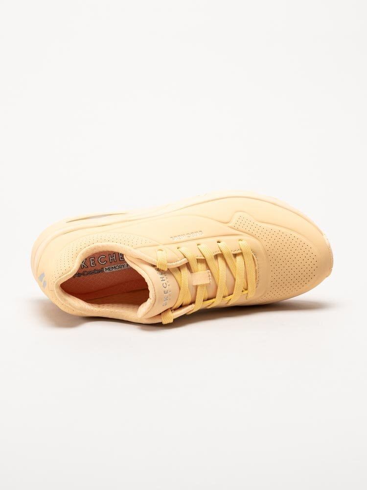 Skechers - Uno - Stand On Air - Gula sneakers i skinnimitation