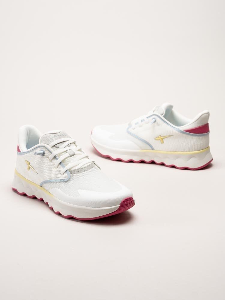 Tamaris - Vita sportiga sneakers i textil