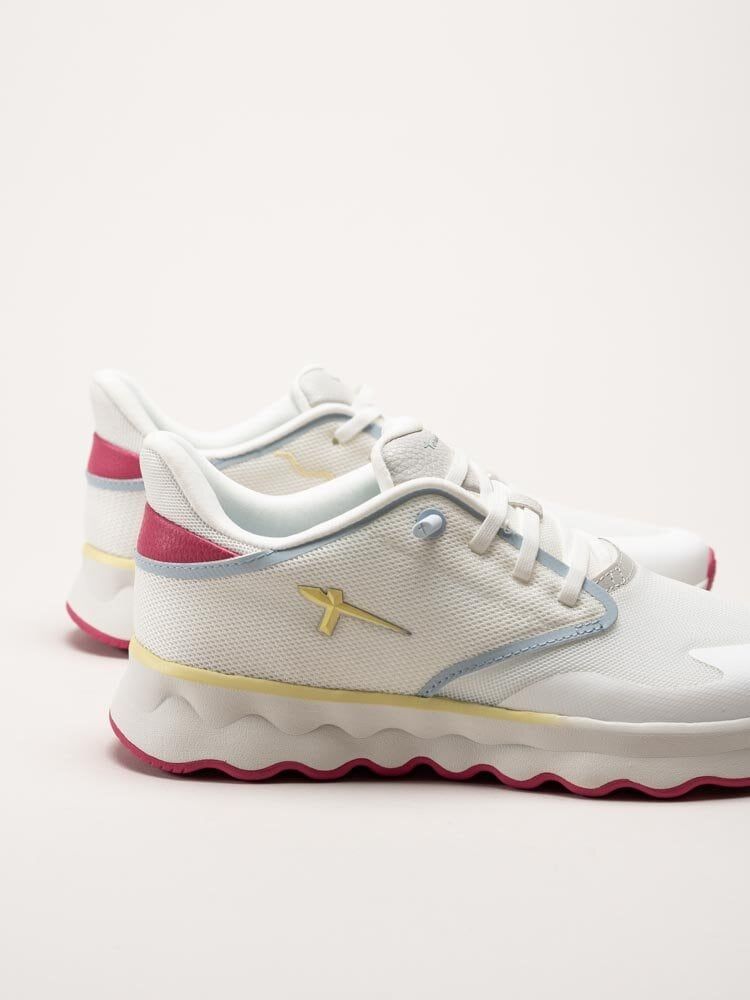 Tamaris - Vita sportiga sneakers i textil