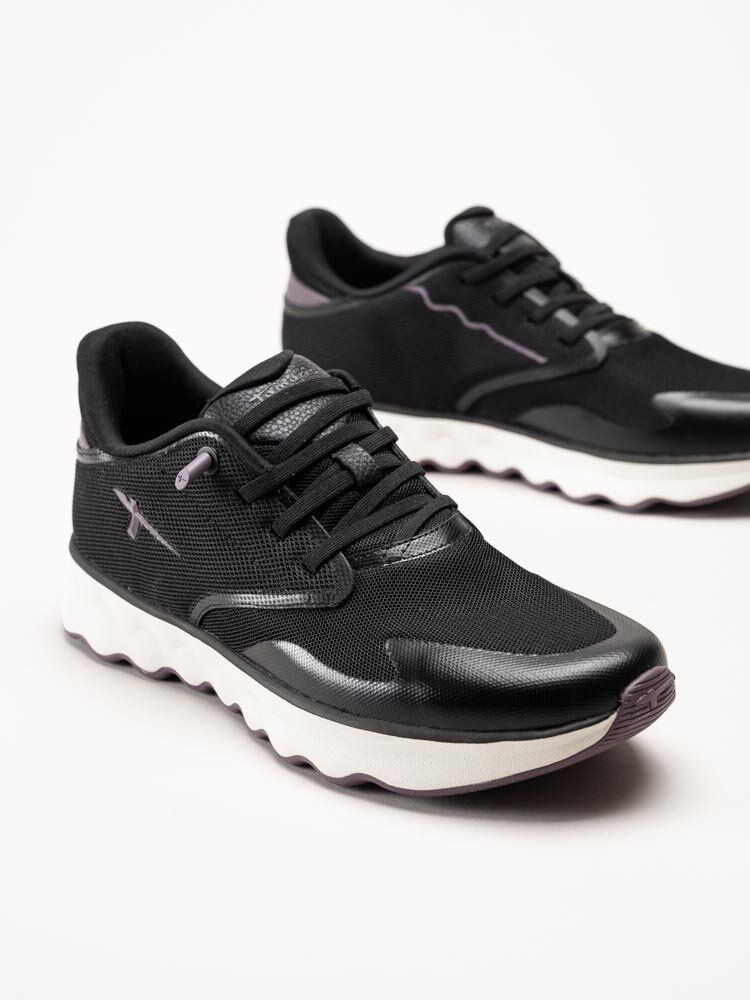 Tamaris - Svarta sportiga sneakers i textil