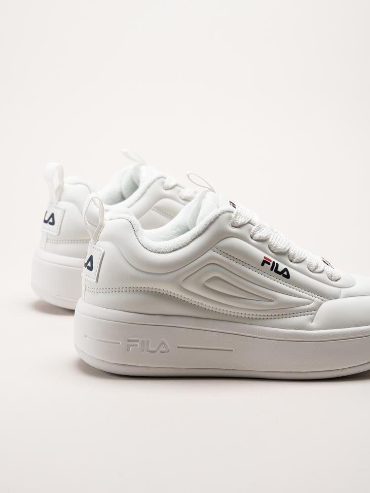 FILA - Superbubble Wmn - Vita sneakers i skinnimitation