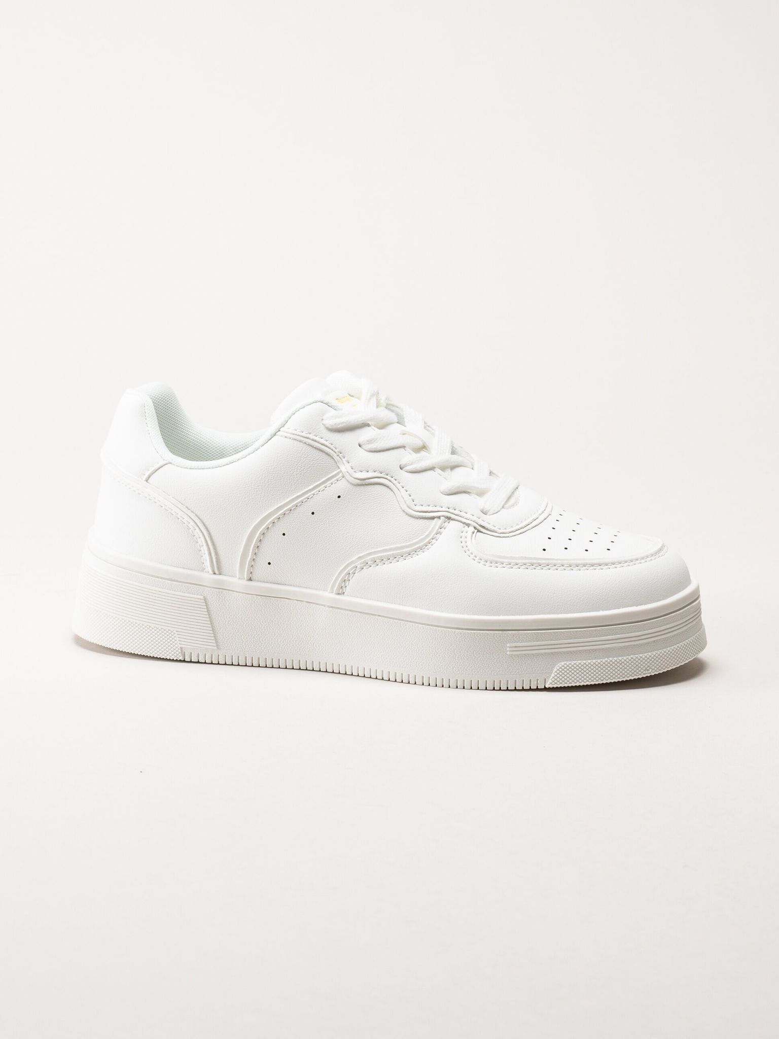 Rugged Gear - Vita sneakers i skinnimitation