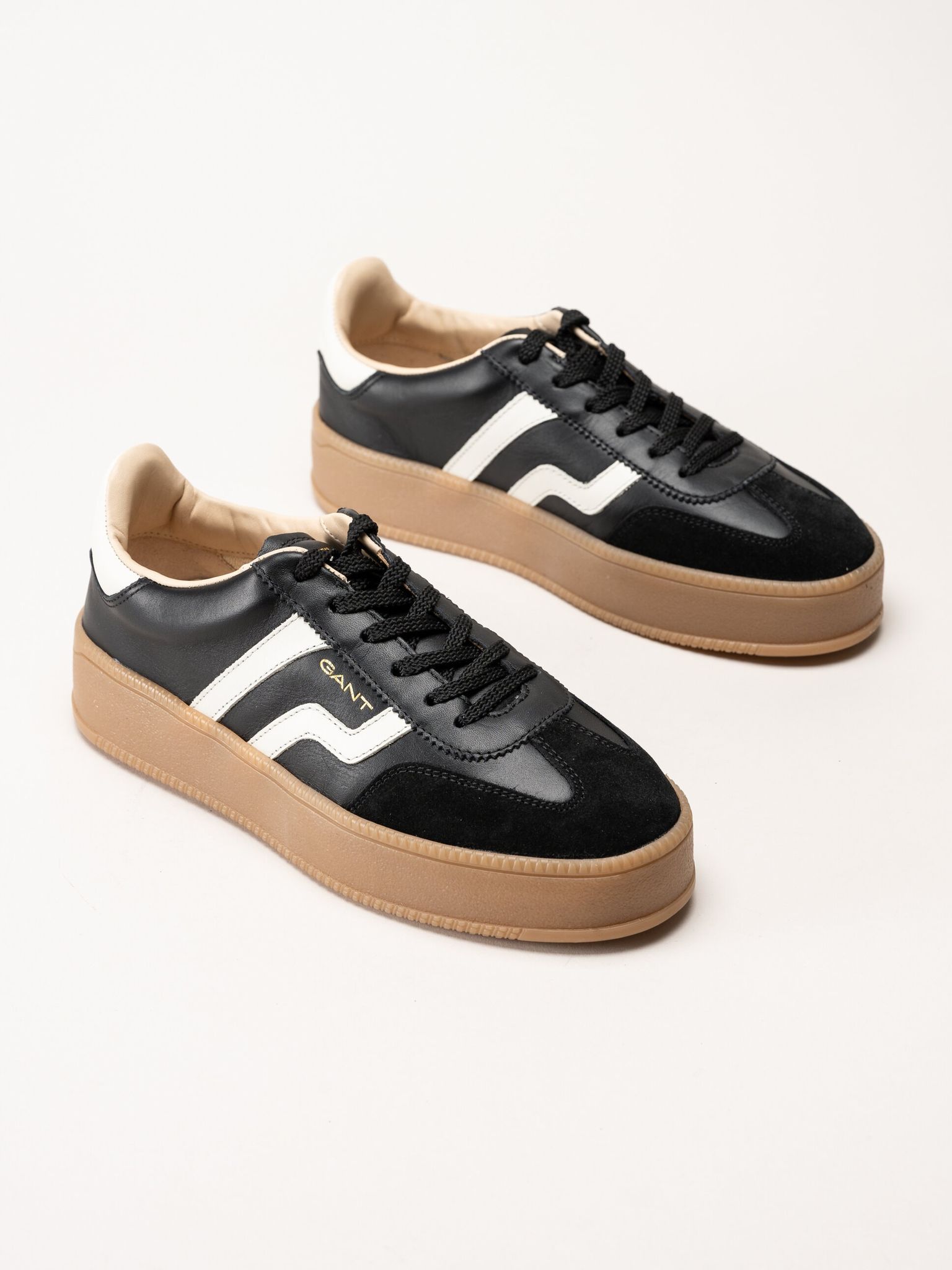 Gant Footwear - Cuzmani - Svarta retro platåsneakers i skinn och mocka