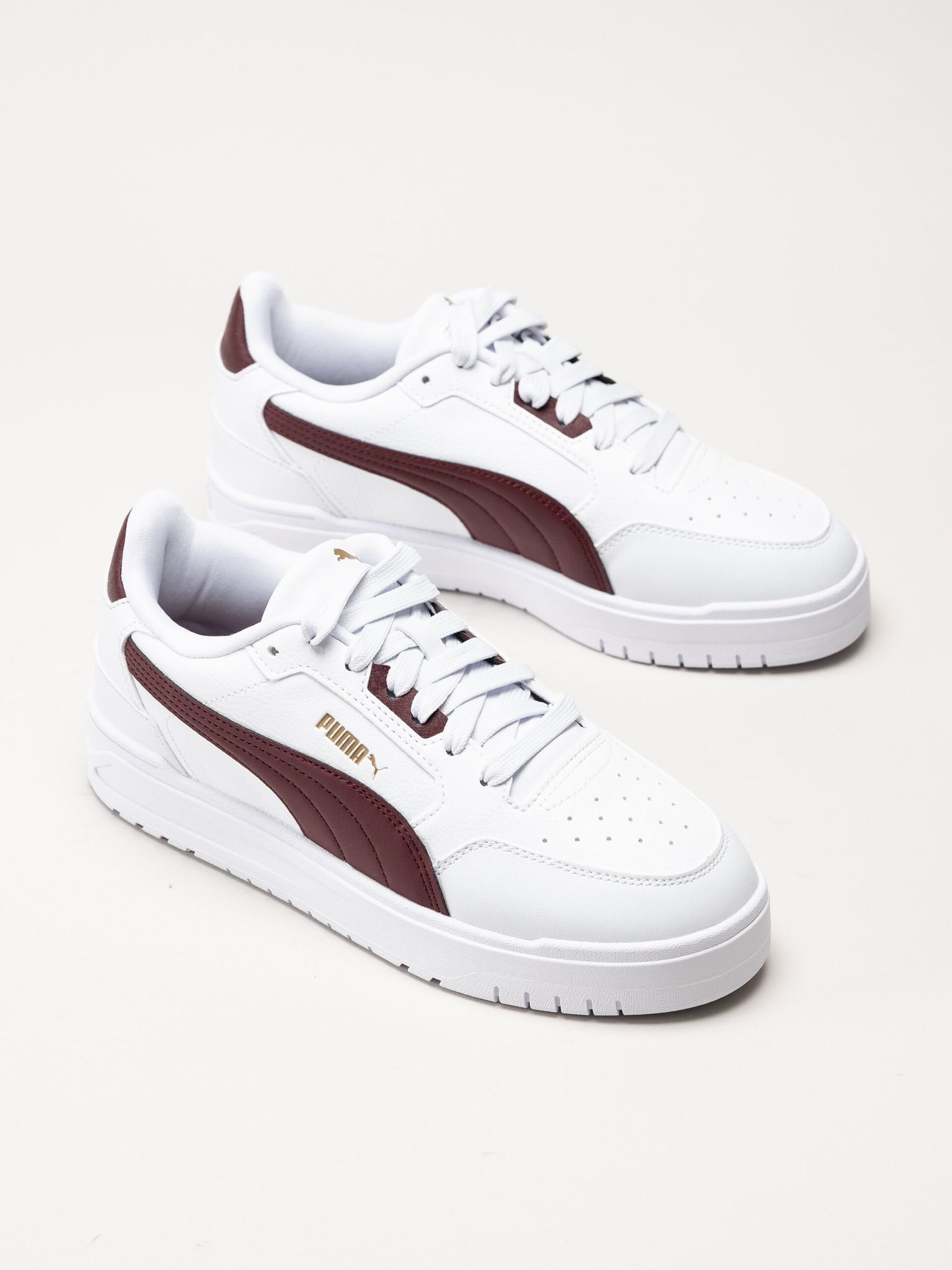 Puma - Shuffle Downtown - Vita sneakers med vinröda partier