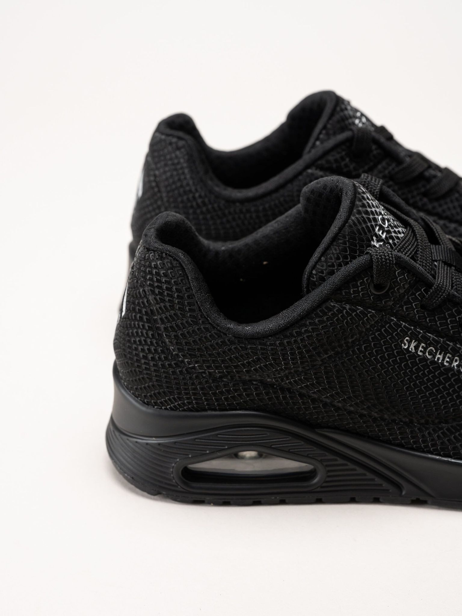 Skechers - Uno - Shiny Scale - Svarta sneakers med ormmönster