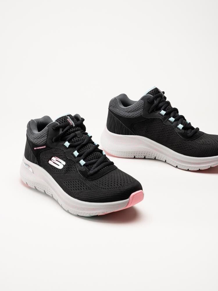 Skechers - Arch Fit 2.0 - Svarta vattentäta sportskor