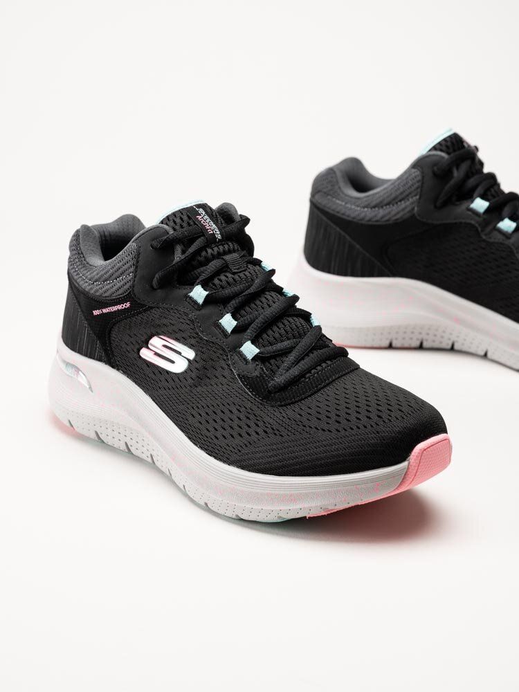 Skechers - Arch Fit 2.0 - Svarta vattentäta sportskor