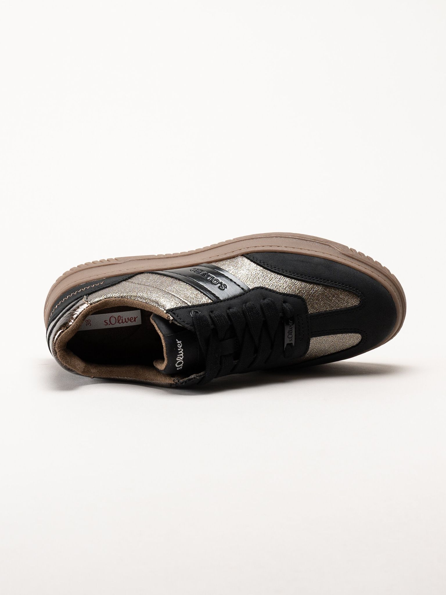 S.Oliver - Svarta sneakers med partier i mörk guldfärg