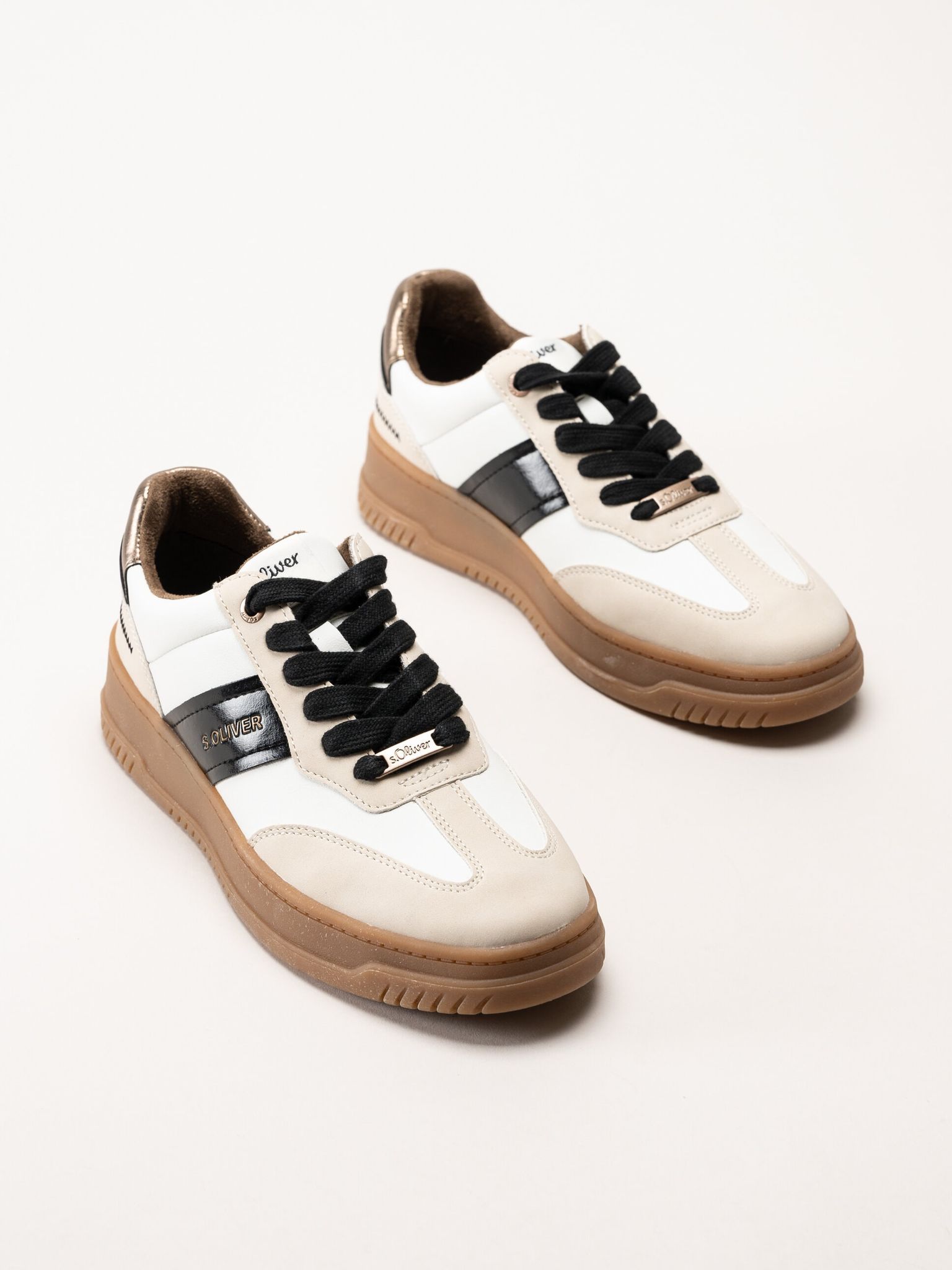 S.Oliver - Vita sneakers med partier i beige och svart