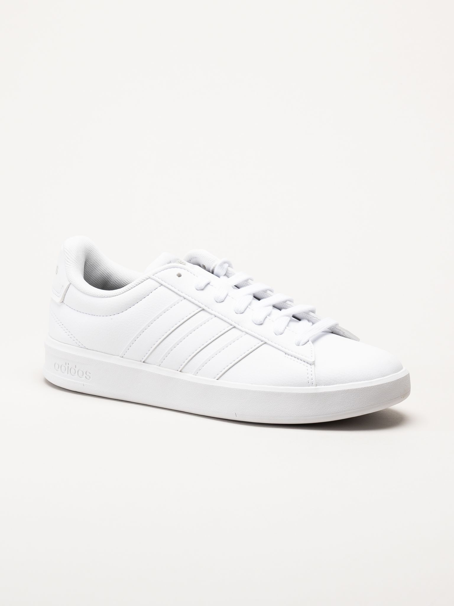 Adidas - Grand Court 3.0 - Vita sneakers i skinnimitation