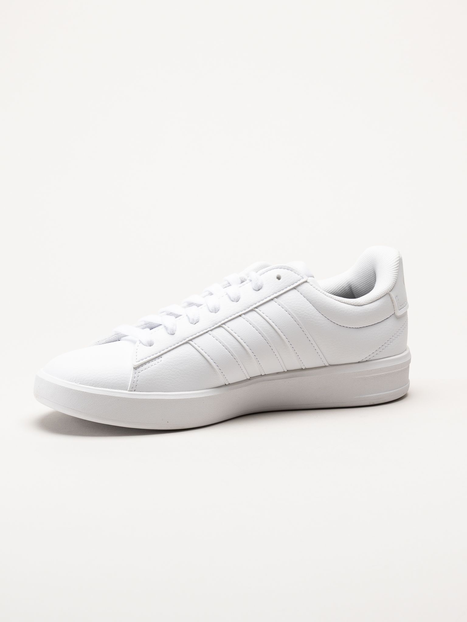 Adidas - Grand Court 3.0 - Vita sneakers i skinnimitation