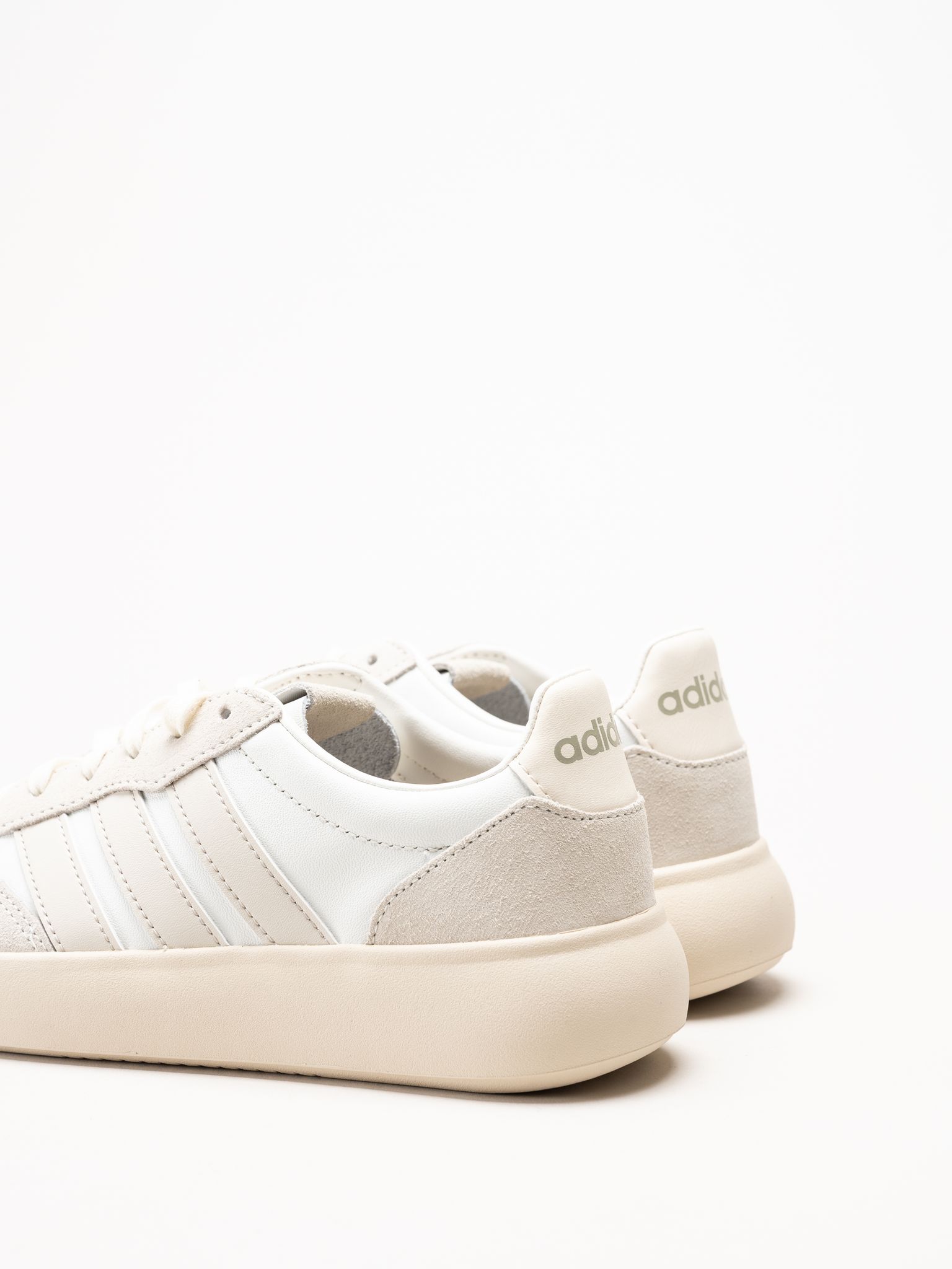 Adidas - Barreda Decode Lux - Beige sneakers i skinn och mocka