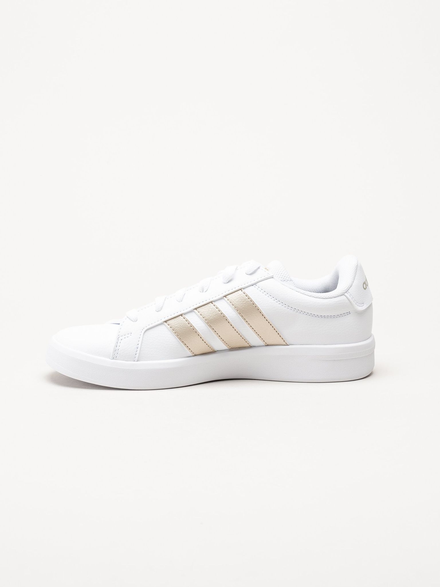 Adidas - Grand Court Base 3.0 - Vita sneakers i skinnimitation