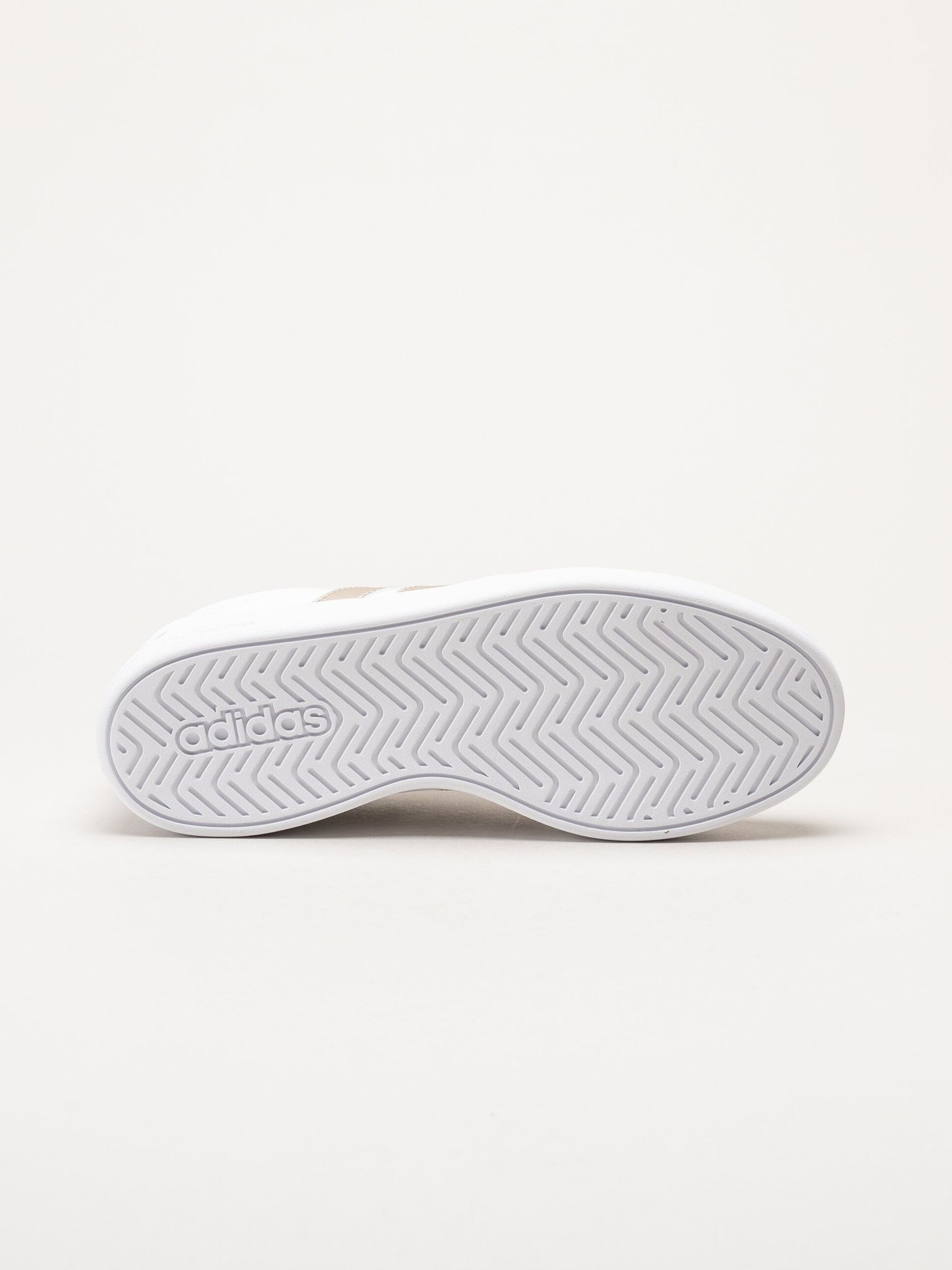 Adidas - Grand Court Base 3.0 - Vita sneakers i skinnimitation