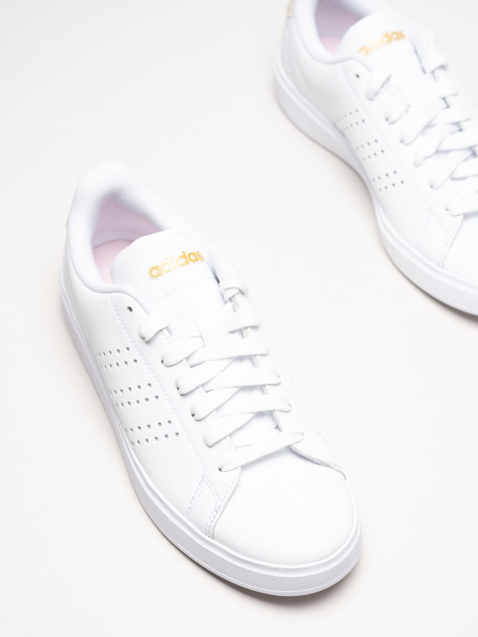 Adidas - Advantage 2.0 - Vita sneakers i skinnimitation