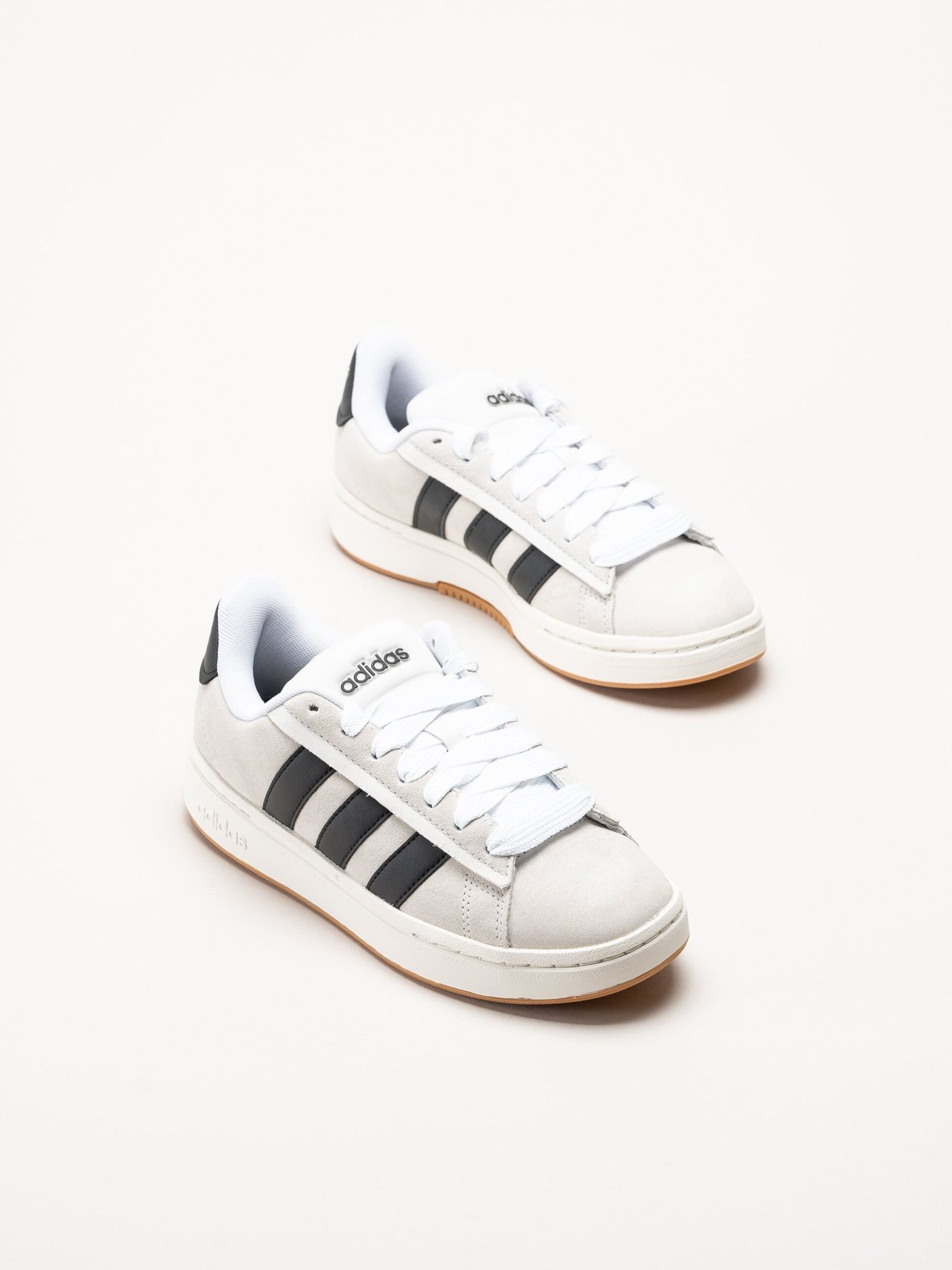 Adidas - Grand Court 00s - Grå sneakers i mocka