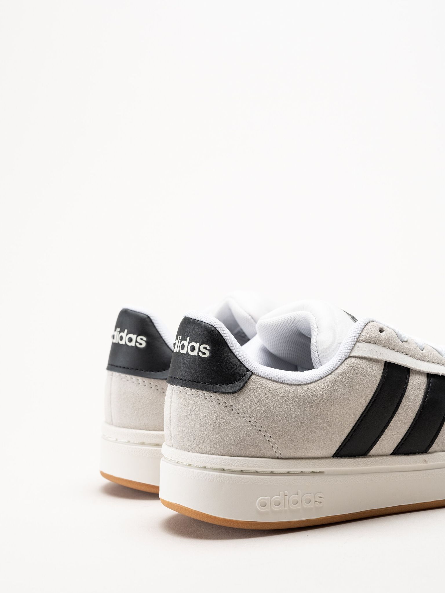 Adidas - Grand Court 00s - Grå sneakers i mocka