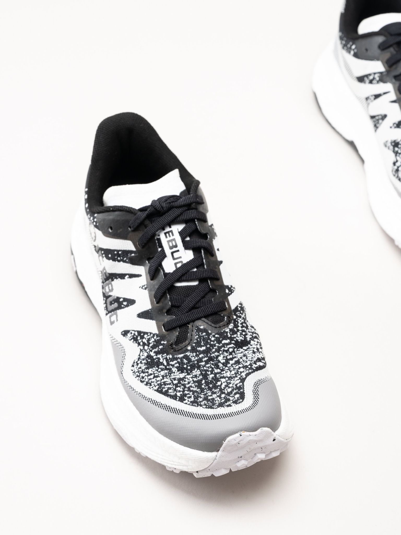 Icebug - Järv RB9X - Svartvita sneakers i textil