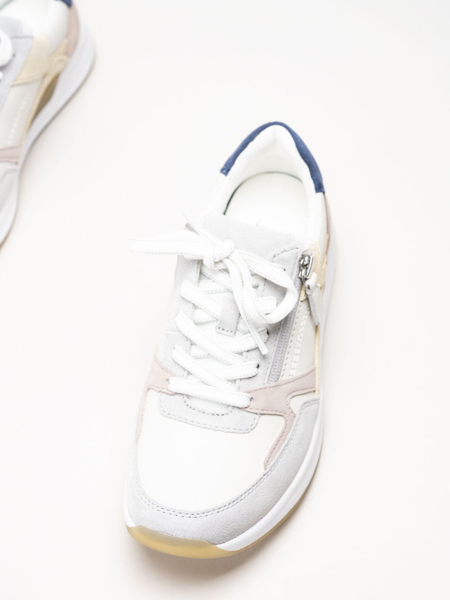 Gabor - Beige sneakers i skinn och mocka