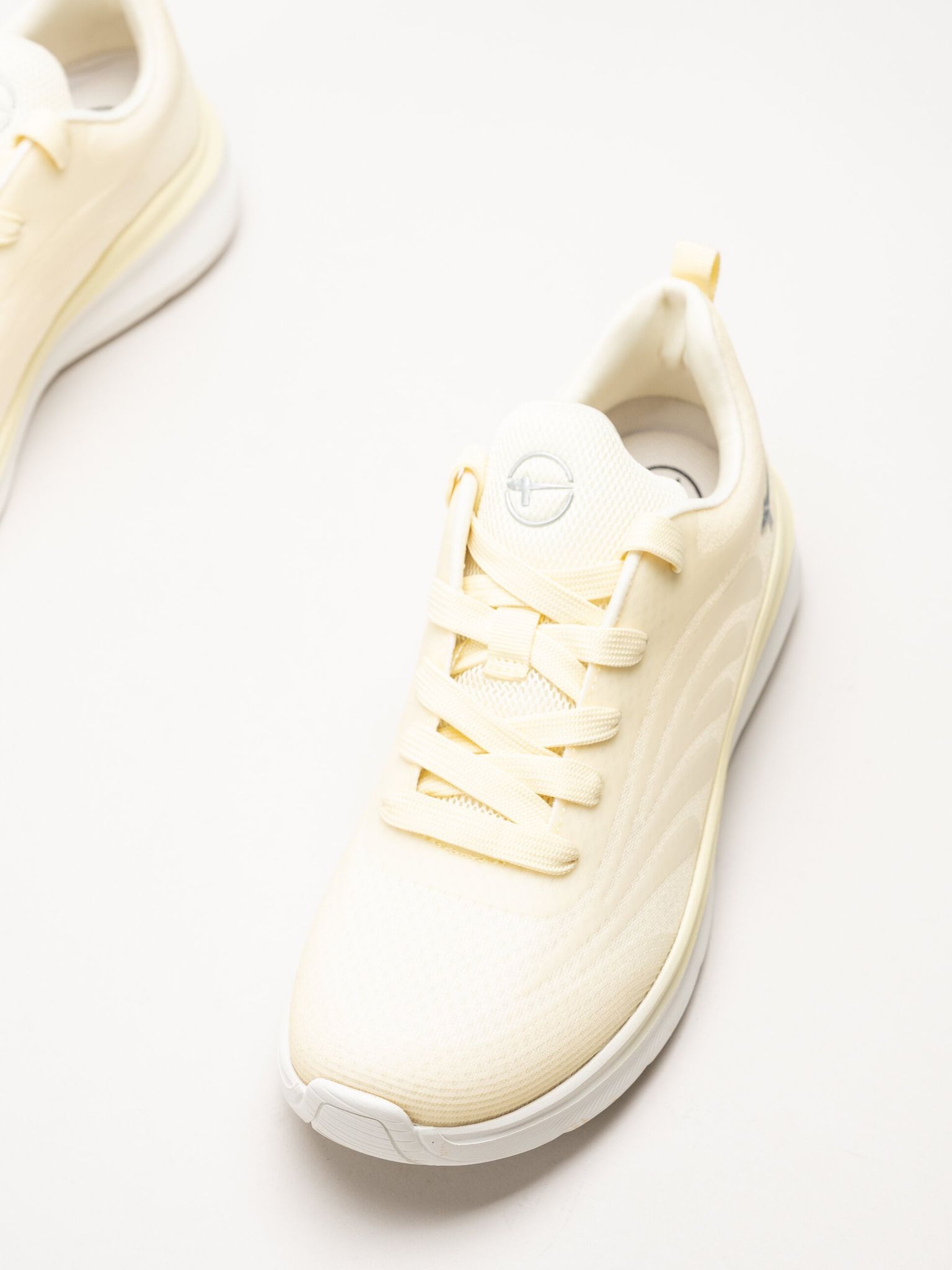 Tamaris - Wide fit - Ljusgula sneakers i mesh