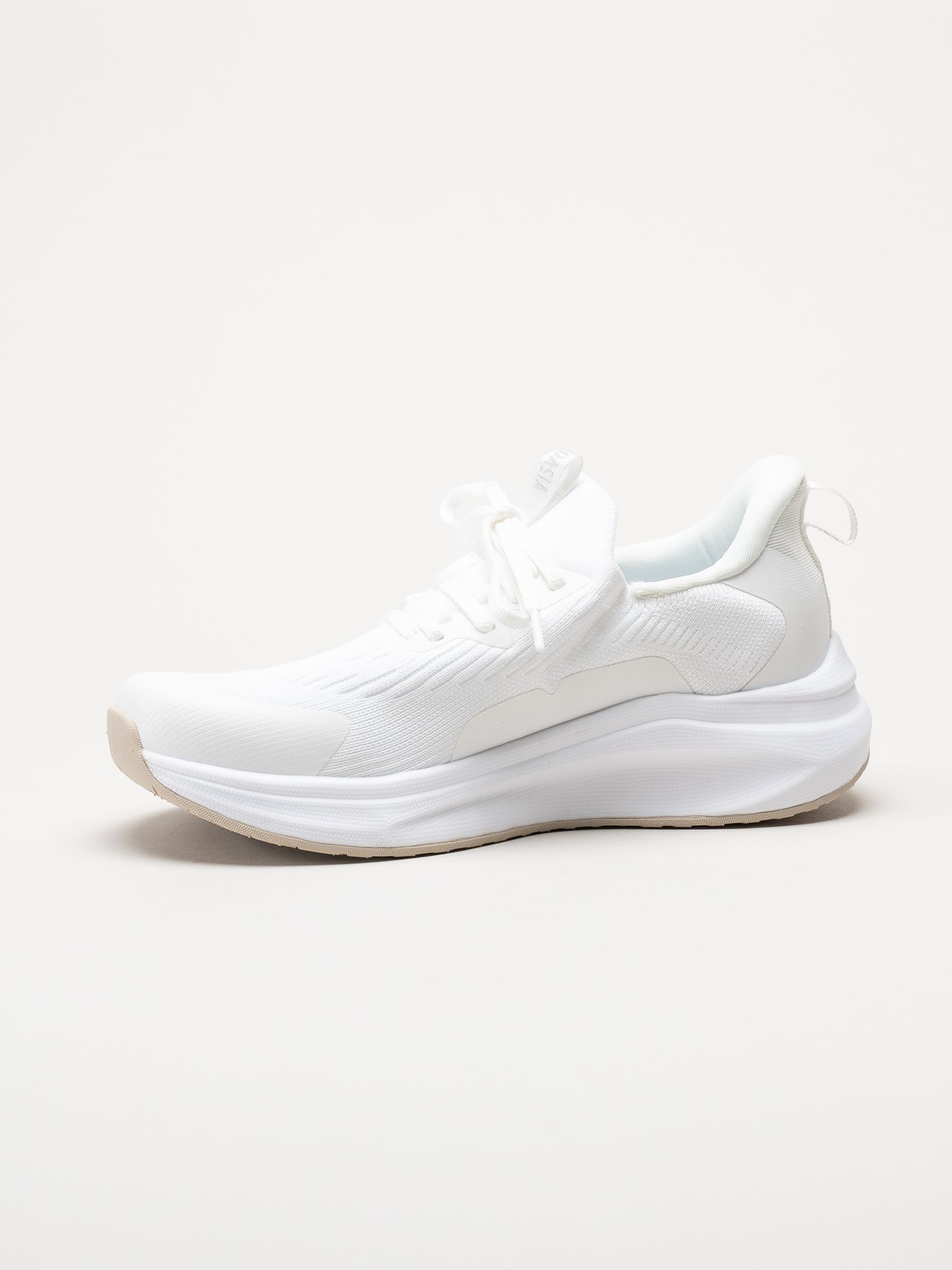 Dasia - Vita sportskor