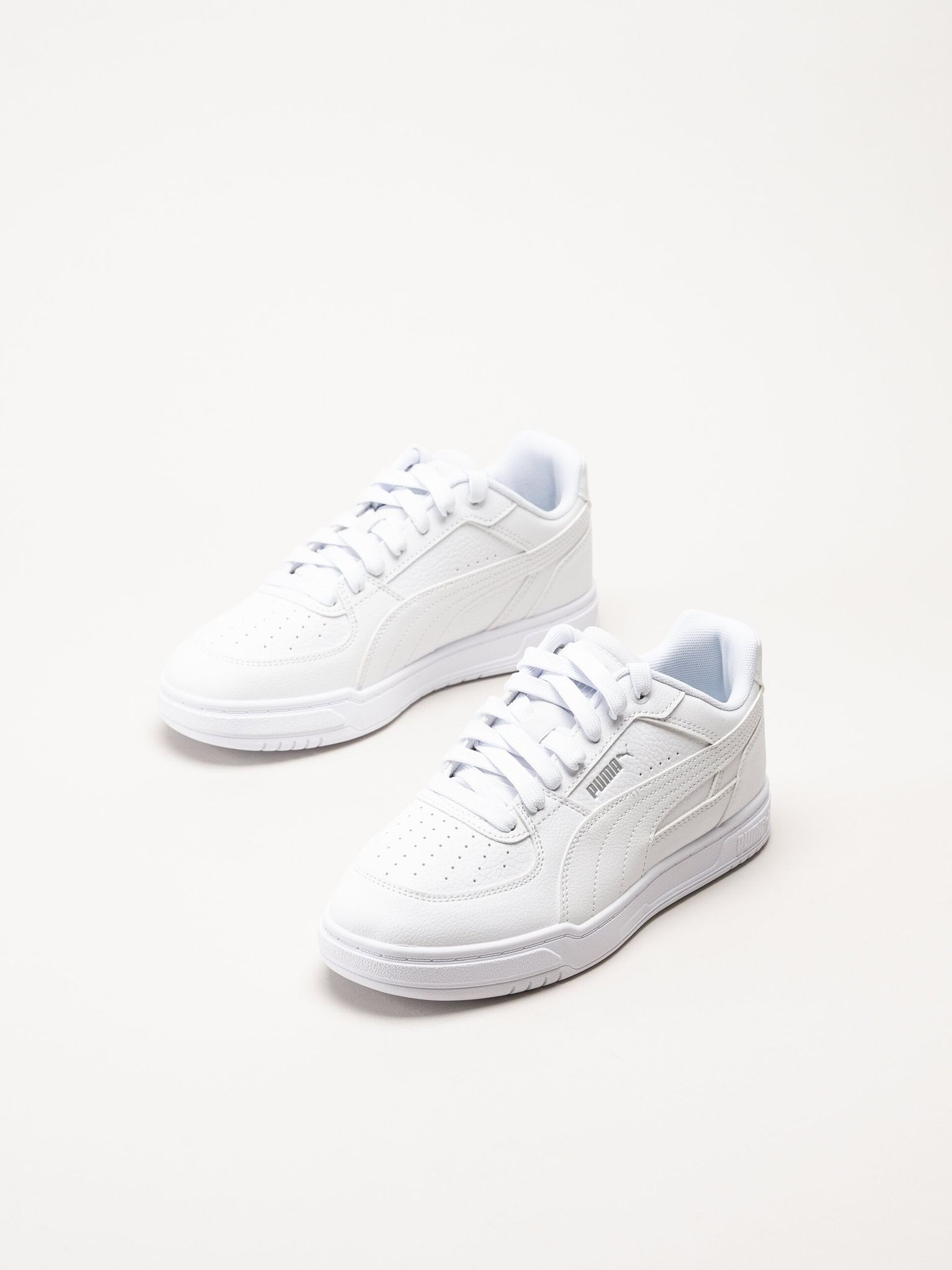 Puma - Caven III - Vita sneakers i skinnimitation