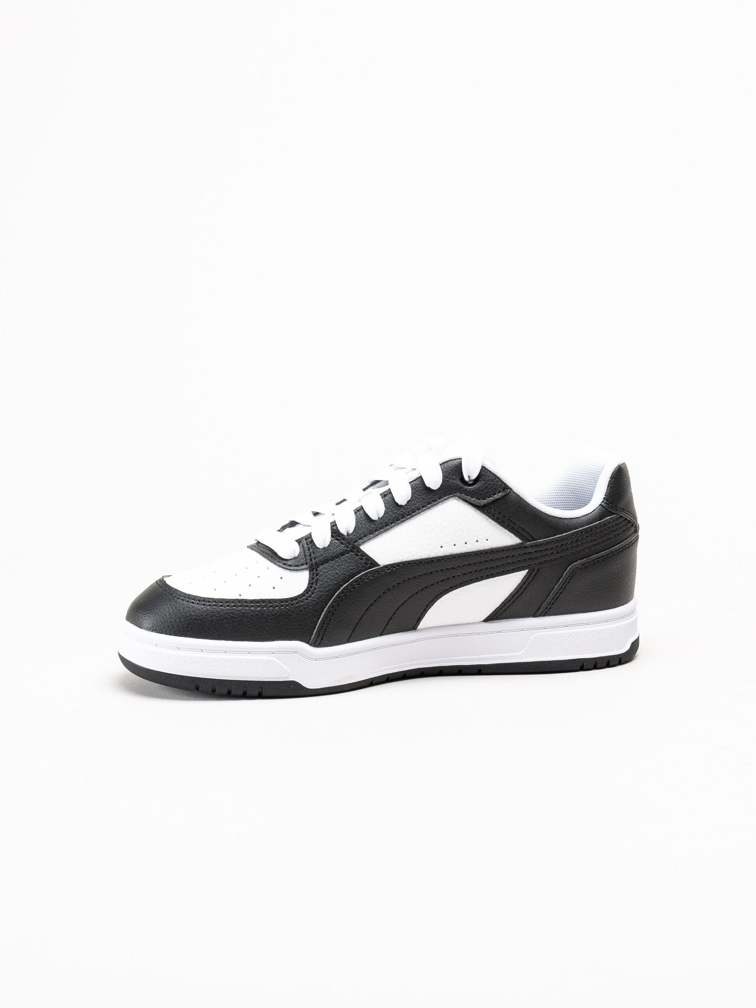 Puma - Caven III - Svartvita sneakers i skinnimitation