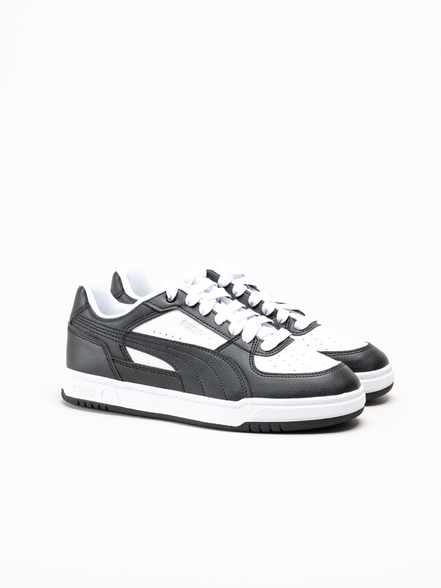 Puma - Caven III - Svartvita sneakers i skinnimitation