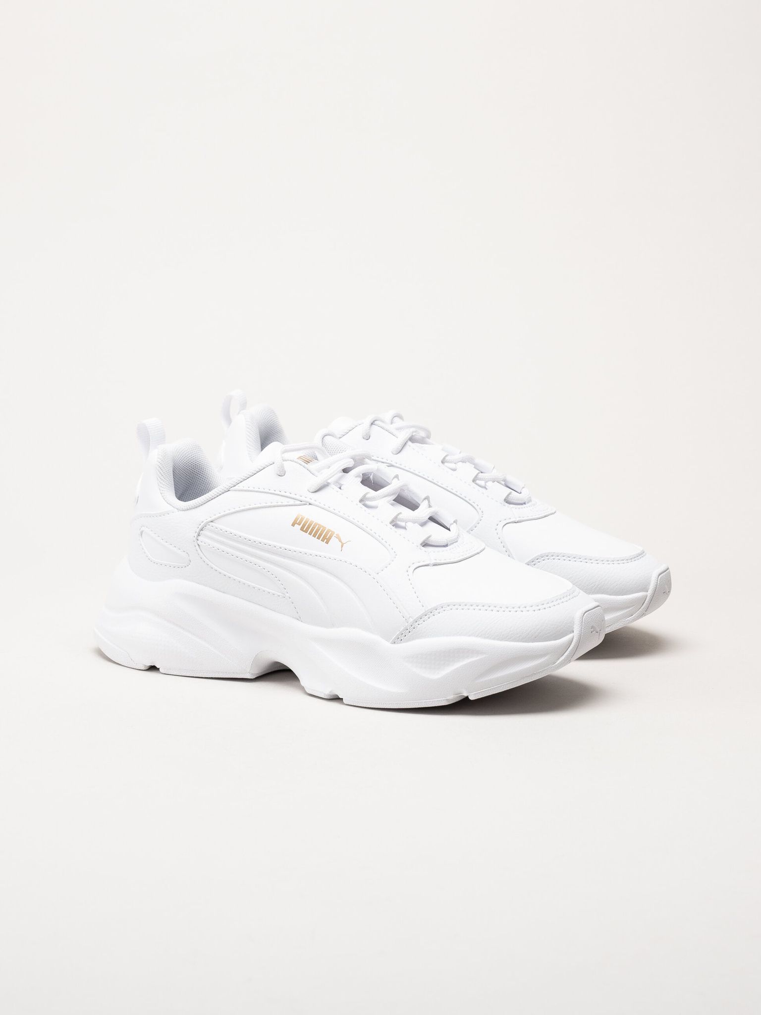 Puma - Cassia 2.0 - Vita sneakers i skinnimitation