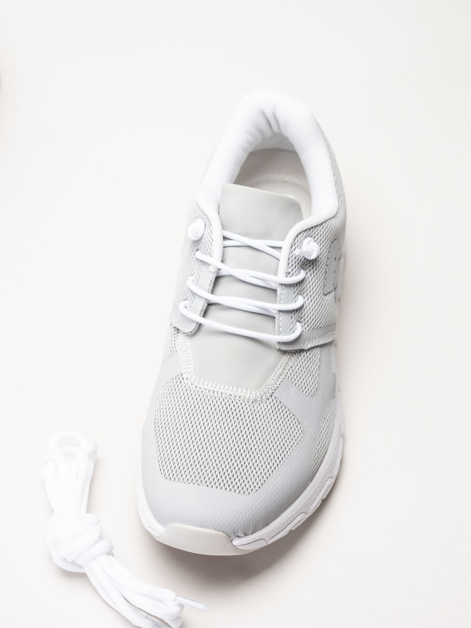 Rieker - Ljusgrå sneakers i mesh