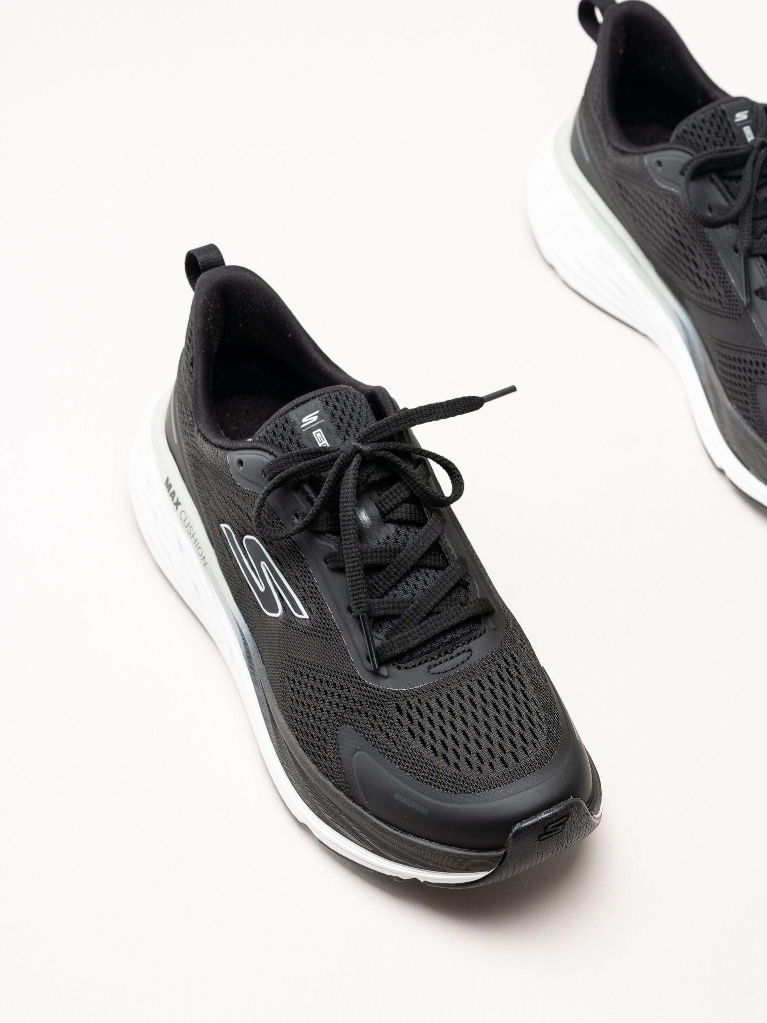 Skechers - Max Cushioning Elite 3 - Svarta sportskor i mesh